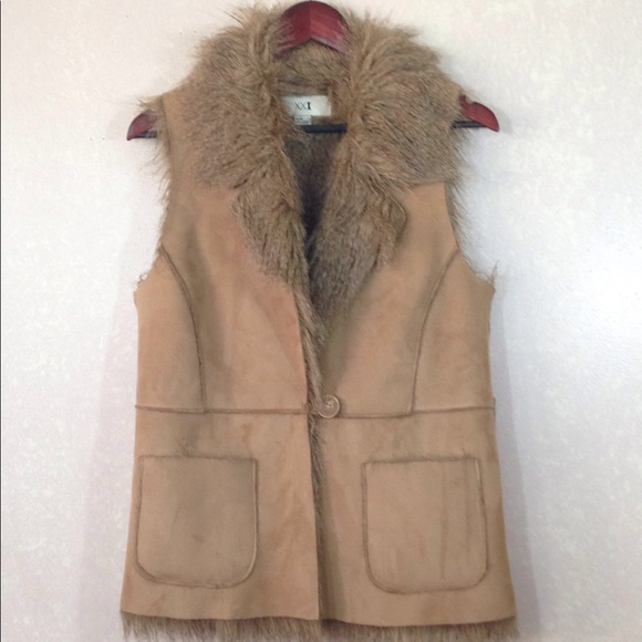 Forever 21 Jackets & Blazers - XXII Faux Suede Fur Vest Pockets Tan M
